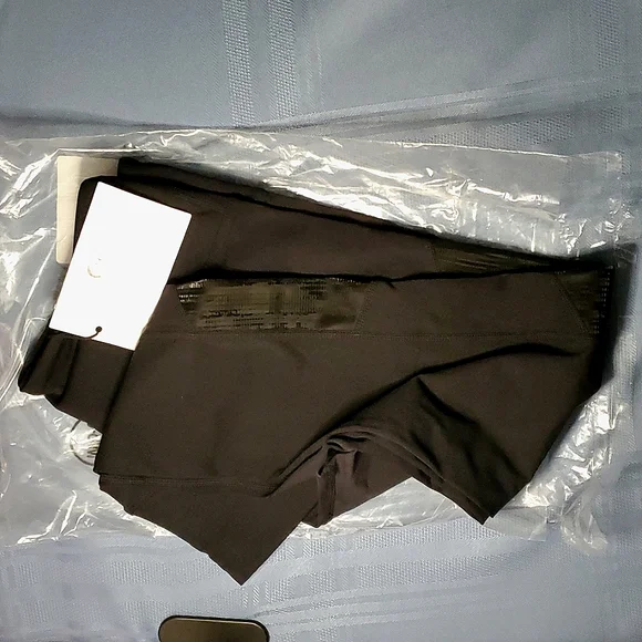 NWT Zyia Black Cuffed Mirage Mid-Rise 7/8 24" - 6-8 - Picture 3 of 9